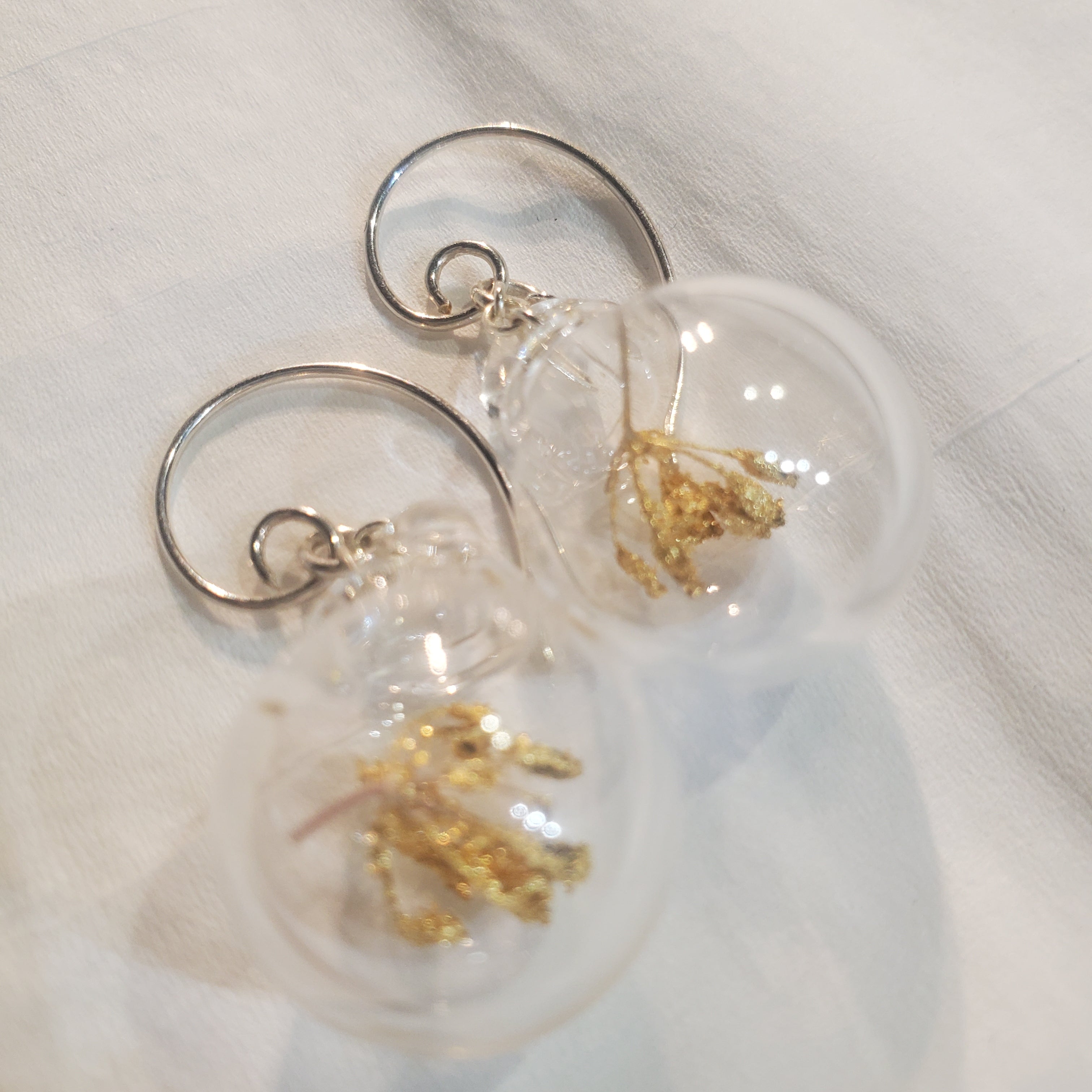 Gilded dill 22 k earrings