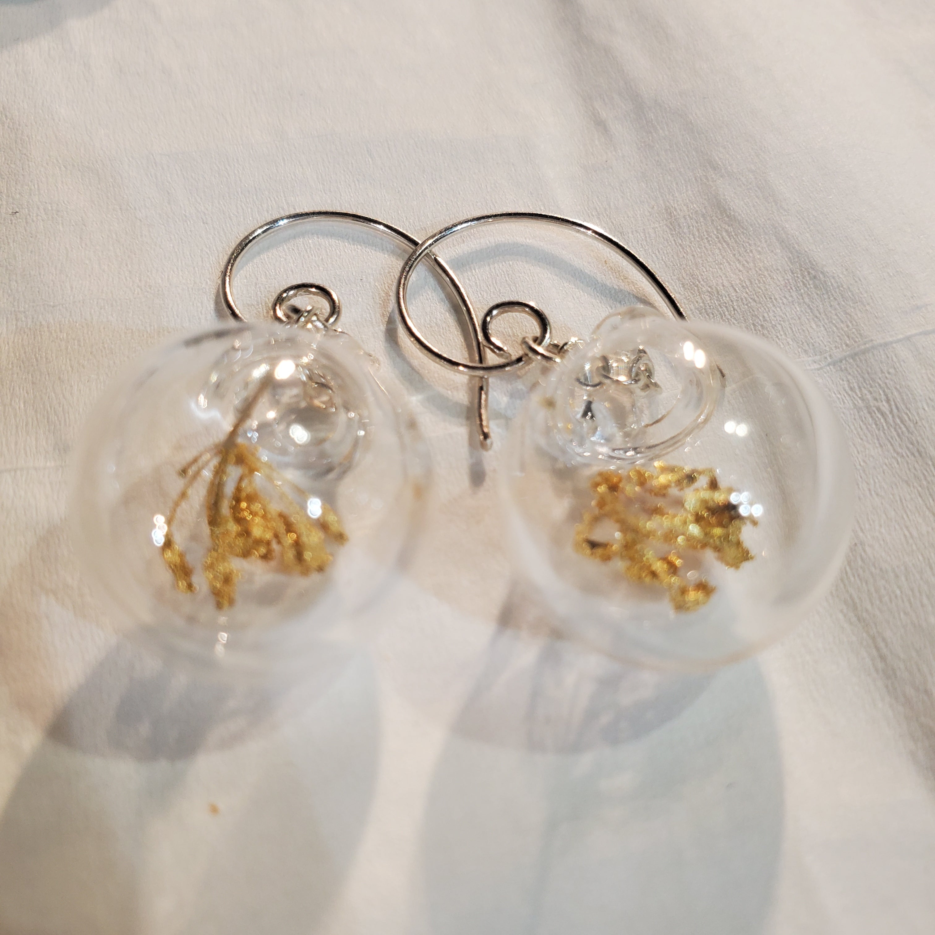 Gilded dill 22 k earrings
